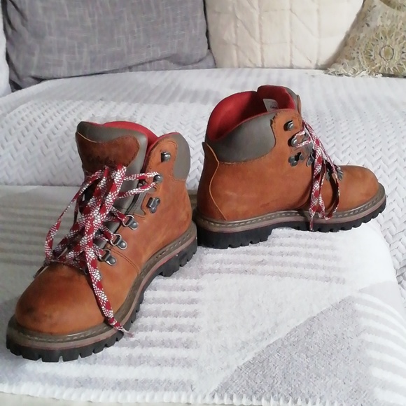 Cabela's Hiking Boots - Picture 5 of 11